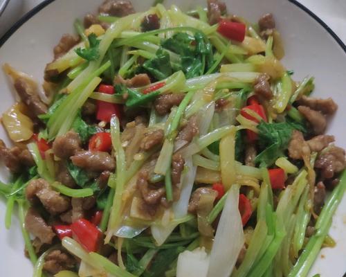 山芹菜炒羊肉的做法（如何烹饪出美味健康的山芹菜炒羊肉）