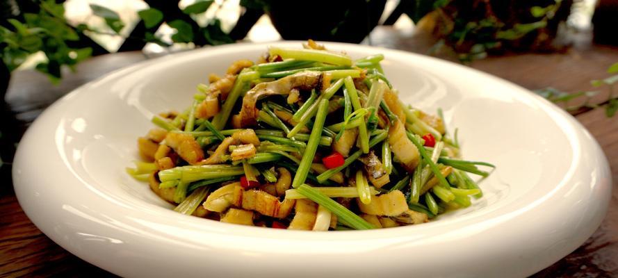 山芹菜炒羊肉的做法（如何烹饪出美味健康的山芹菜炒羊肉）