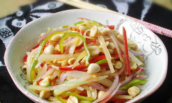 如何制作美味的山椒土豆丝（以新鲜土豆为主料）