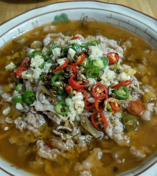 以山椒酸汤肥牛为主题的烹饪方法（重庆餐馆级别的口感）