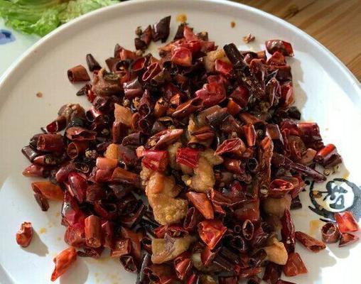 山城辣仔鸡的独特做法（以火锅底料为灵感）