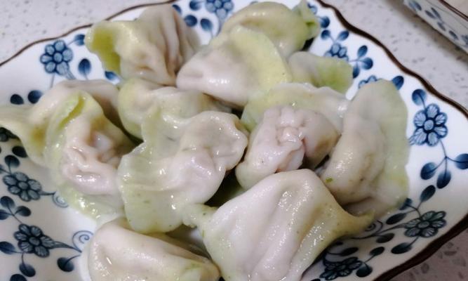 山菜水饺的制作方法（自家制作美味的山菜水饺）