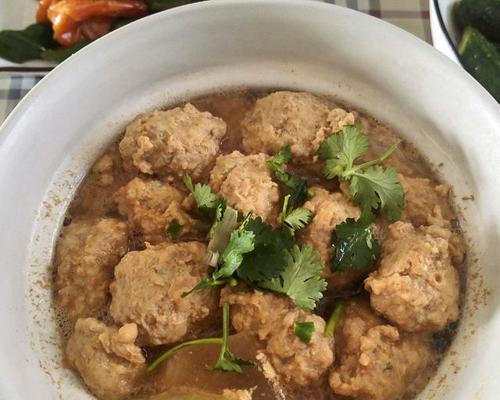 砂锅丸子的制作方法（传统美食）