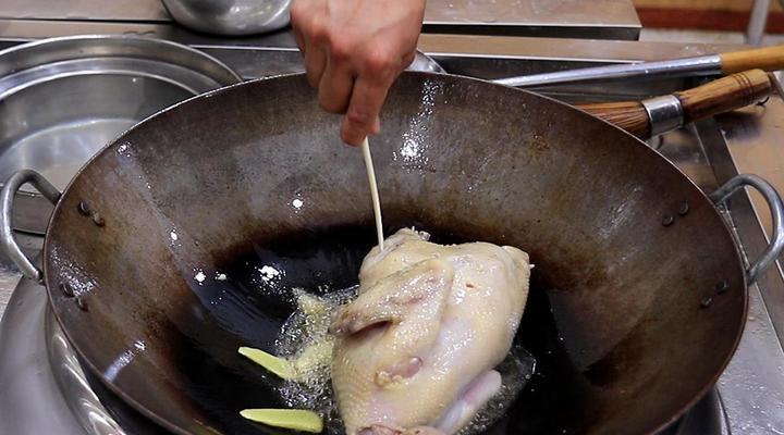 砂锅土鸡汤，滋补养生的美味佳品（家庭必备）