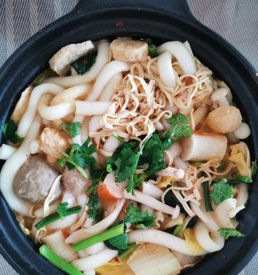 砂锅土豆粉，重庆特色美食（探秘砂锅土豆粉的做法和口感）
