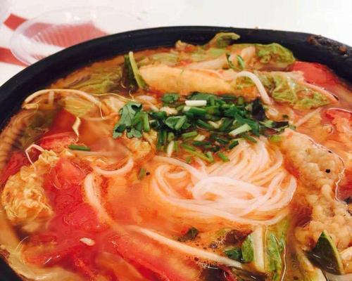 砂锅酸汤卷煎的绝佳做法（传统美食的创意变革）