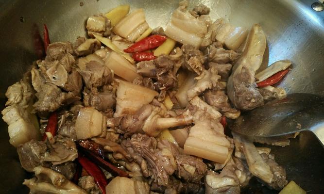 砂锅啤酒鸭，一锅暖心暖胃的美味（一道经典老菜）