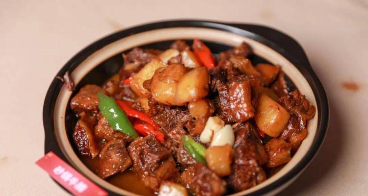 砂锅牛腩柿子，又香又甜的秋日美食（秋天必备的砂锅美食）