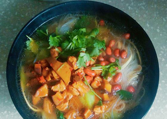 家常砂锅米线的制作（精选优质食材）