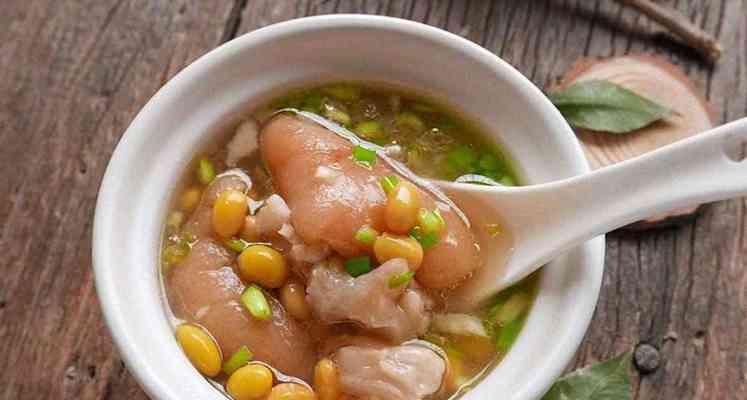 砂锅黄豆猪蹄的做法（美味营养）