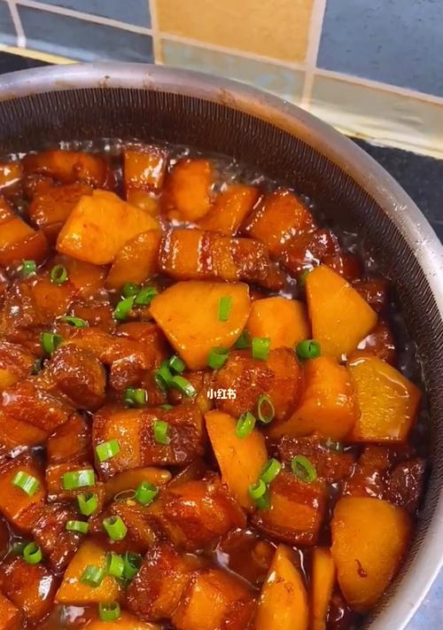 砂锅红烧肉炖酸菜，口感鲜美好滋味（家常美食）