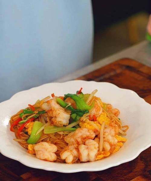 砂锅海鲜鸡蛋面，一碗浓郁的家常味（自家做砂锅海鲜鸡蛋面）