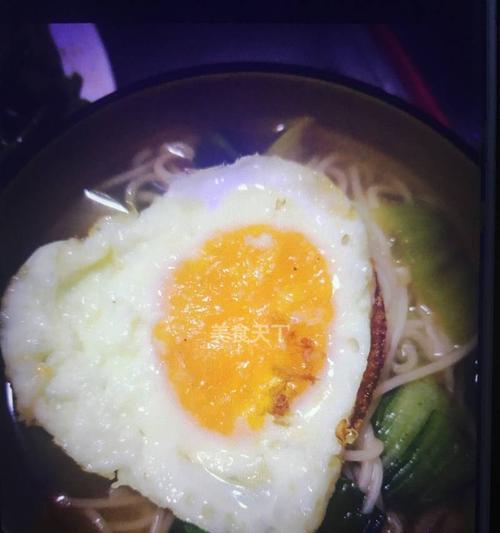 砂锅海鲜鸡蛋面，一碗浓郁的家常味（自家做砂锅海鲜鸡蛋面）