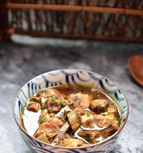 砂锅粉纤汤，营养丰富的美味佳肴（一碗滋补健康的美食）