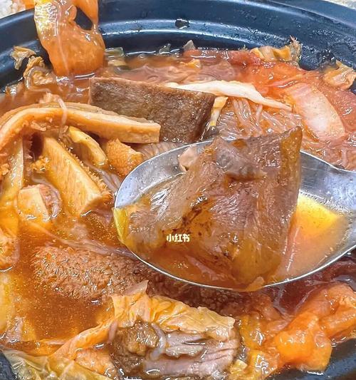 砂锅番茄白菜汤，营养美味又简单（15个步骤教你烹制一锅健康美味的番茄白菜汤）