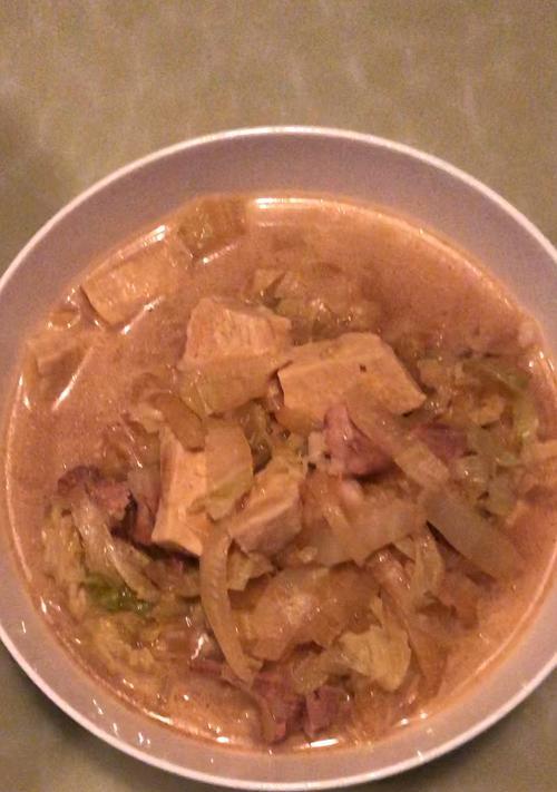 砂锅冻豆腐炖白菜，营养美味又养生（如何用砂锅将豆腐和白菜做成美味佳肴）
