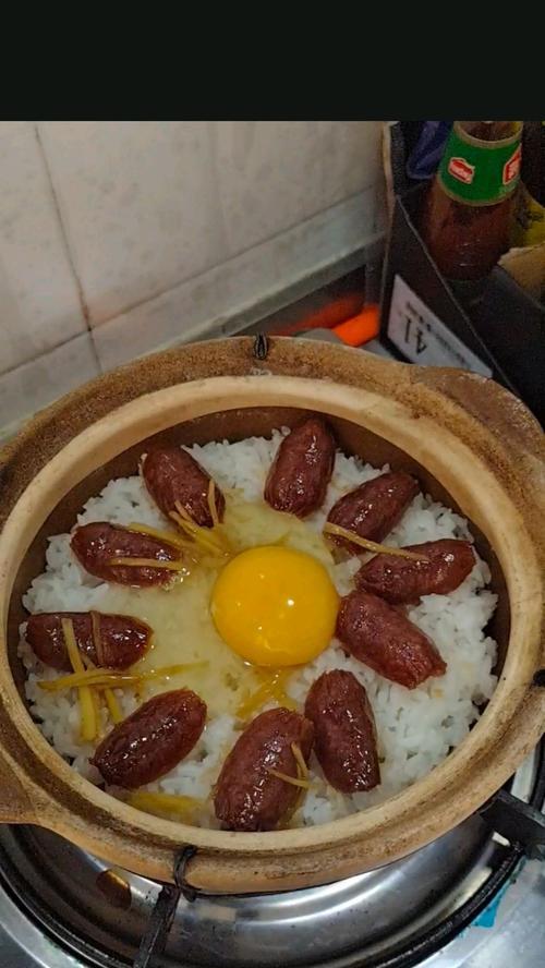 砂锅煲仔饭——一道令人回味的传统美食（教你如何在家做出地道的砂锅煲仔饭）
