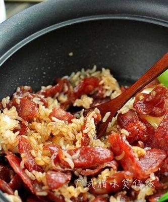 砂锅煲仔饭——一道令人回味的传统美食（教你如何在家做出地道的砂锅煲仔饭）