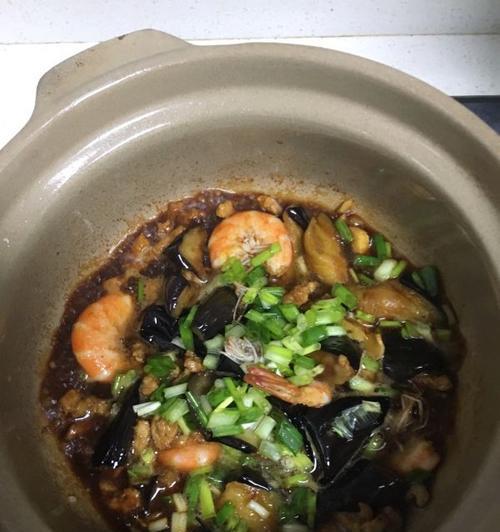 砂锅煲茄子的绝妙做法（一次将“魔幻茄子”烧得美味又下饭）
