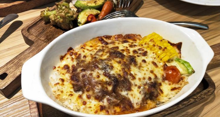 烤饭大法，美味沙拉番茄焗饭（轻松学会）