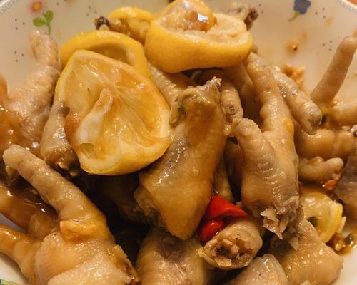 以沙姜鸡爪为主角的美食盛宴（惊艳你的味蕾）