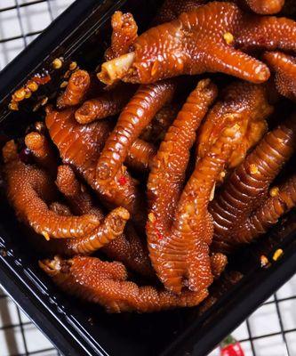 以沙姜鸡爪为主角的美食盛宴（惊艳你的味蕾）