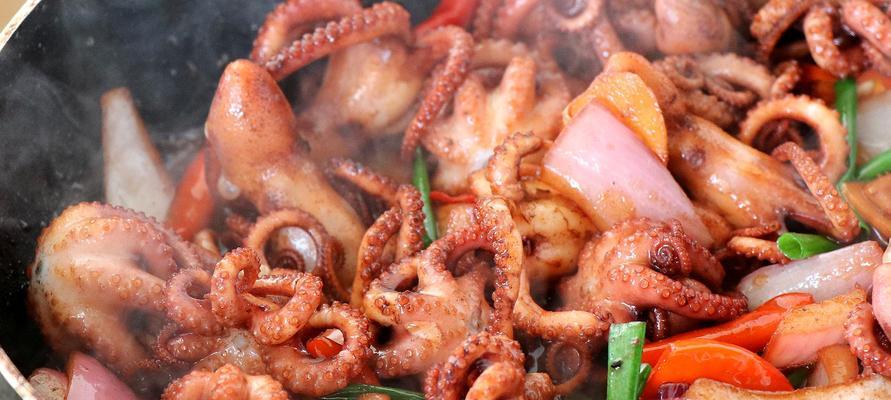 以沙姜炒八爪鱼——口感鲜美的海鲜佳肴（传统美食与现代烹饪的完美结合）