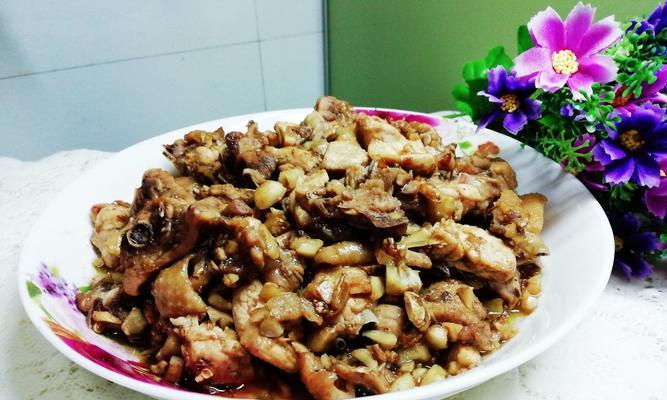 学会这道菜，你就是家宴大厨（以沙姜白切鸡为主角的美食之旅）