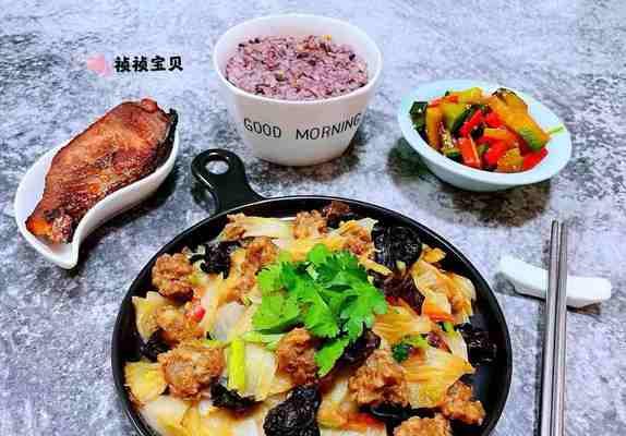 日式爽口白菜猪肉的烹饪方法（教你如何制作美味健康的日本料理——白菜猪肉）