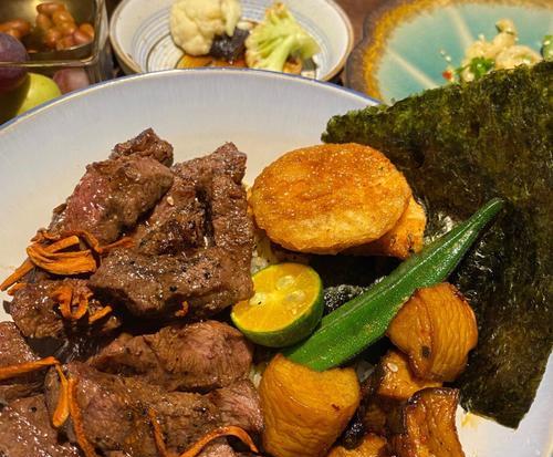 学会日式牛肉丼饭的制作（享受美味佳肴的快乐时光）
