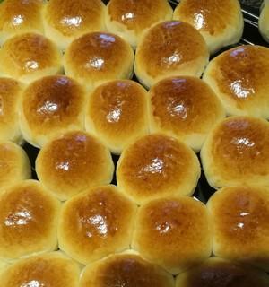 掌握日式奶香餐包的制作技巧（手工制作香软美味）