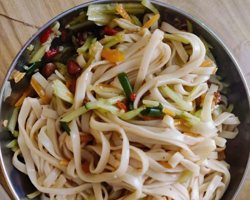 夏日清爽，教你制作日式凉面（从面条到汤汁）