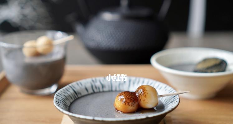 学会以日式酱油串团子的做法（简单又美味的日本小吃）