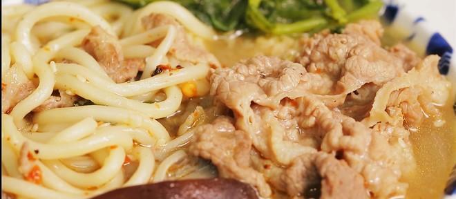 享受日式美食的独特魅力——牛肉沙拉火锅的制作方法（从原材料到烹制技巧）