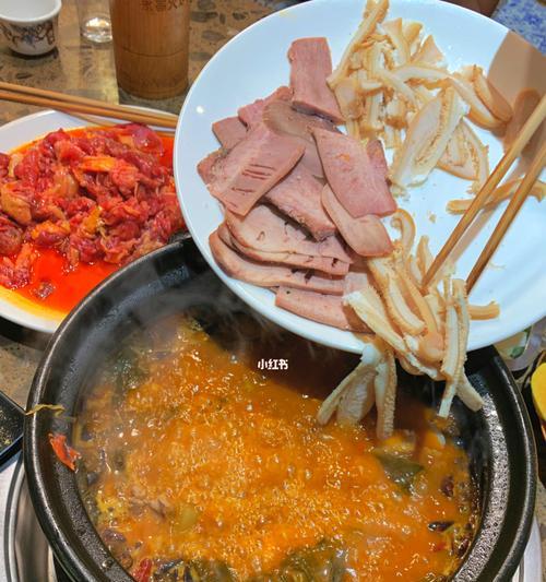享受日式美食的独特魅力——牛肉沙拉火锅的制作方法（从原材料到烹制技巧）