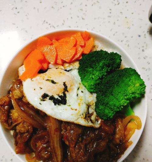 日式肥牛饭的制作方法（美味可口的日本料理）
