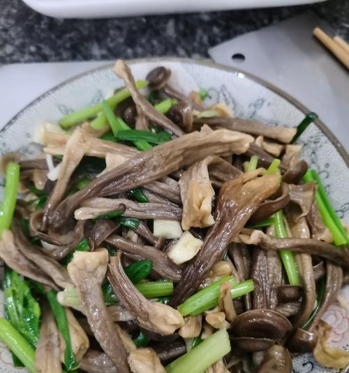 日式炖菇菇（以细腻口感和丰富味道为特色的炖菇菇）