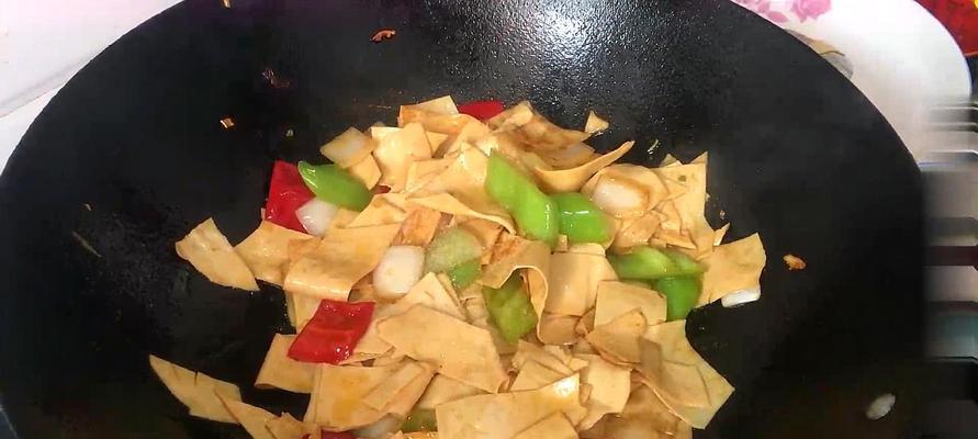 日式豆腐皮手握饭团的制作方法（简单易学的手握饭团制作方法）