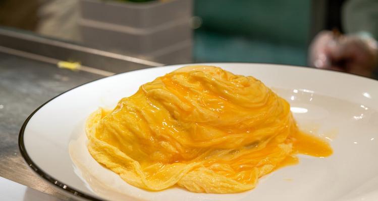 日式蛋包饭的制作方法（以简单易学的方式制作美味蛋包饭）