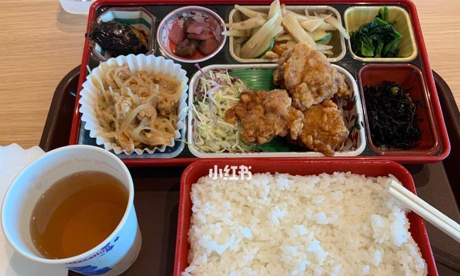 日式便当，小巧精致的美味盛宴（健康简单）