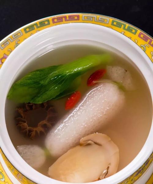 人参松茸炖土鸡的做法（营养丰富的家常菜）