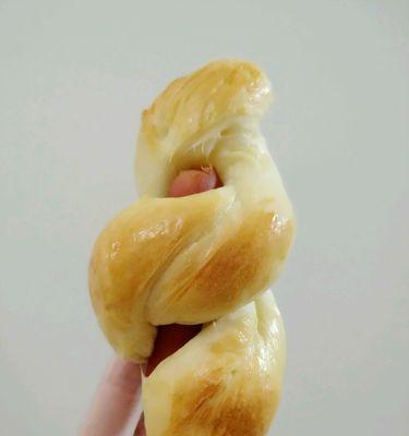 用元本山海苔制作美味热狗卷的秘诀（制作简单易学）
