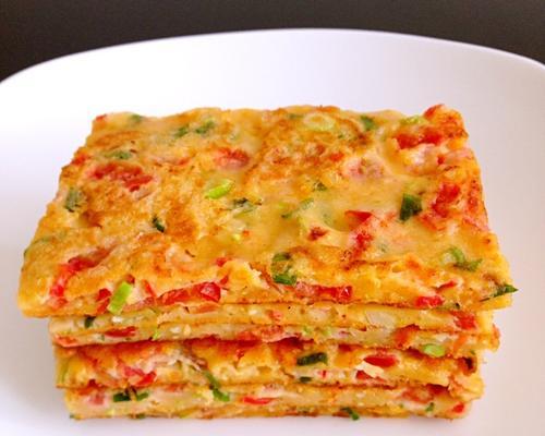 教你轻松制作美味热狗鸡蛋饼（一起来尝试这款极具人气的早餐吧）