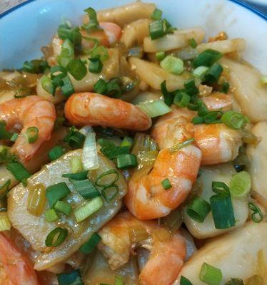 热炒鲜虾乌贼的制作秘笈（美味海鲜佳肴）