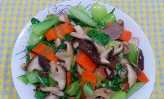 红萝卜香菇热炒（清爽美味）
