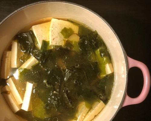 妙趣横生的裙带菜虾仁鸡蛋豆腐汤（滋味鲜美的家常汤）