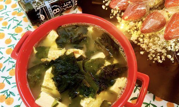 妙趣横生的裙带菜虾仁鸡蛋豆腐汤（滋味鲜美的家常汤）