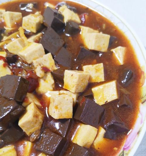 鹊桥豆腐的制作方法与烹饪技巧（打造柔软细腻）