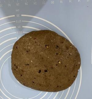 全麦芝麻面包的做法（用全麦面粉和芝麻制作健康美味的面包）