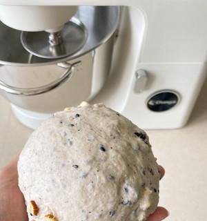 全麦坚果奶酪软欧包制作秘籍（做出口感松软、口味丰富的欧式面包）